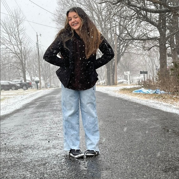 Meet your Posher, Eden - Picture 1 of 2